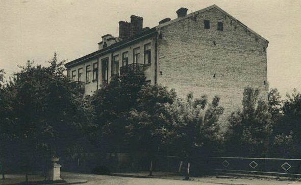 Колишня-перша-поліклініка-і-пологовий-будинок-середина-1950-х-рр.